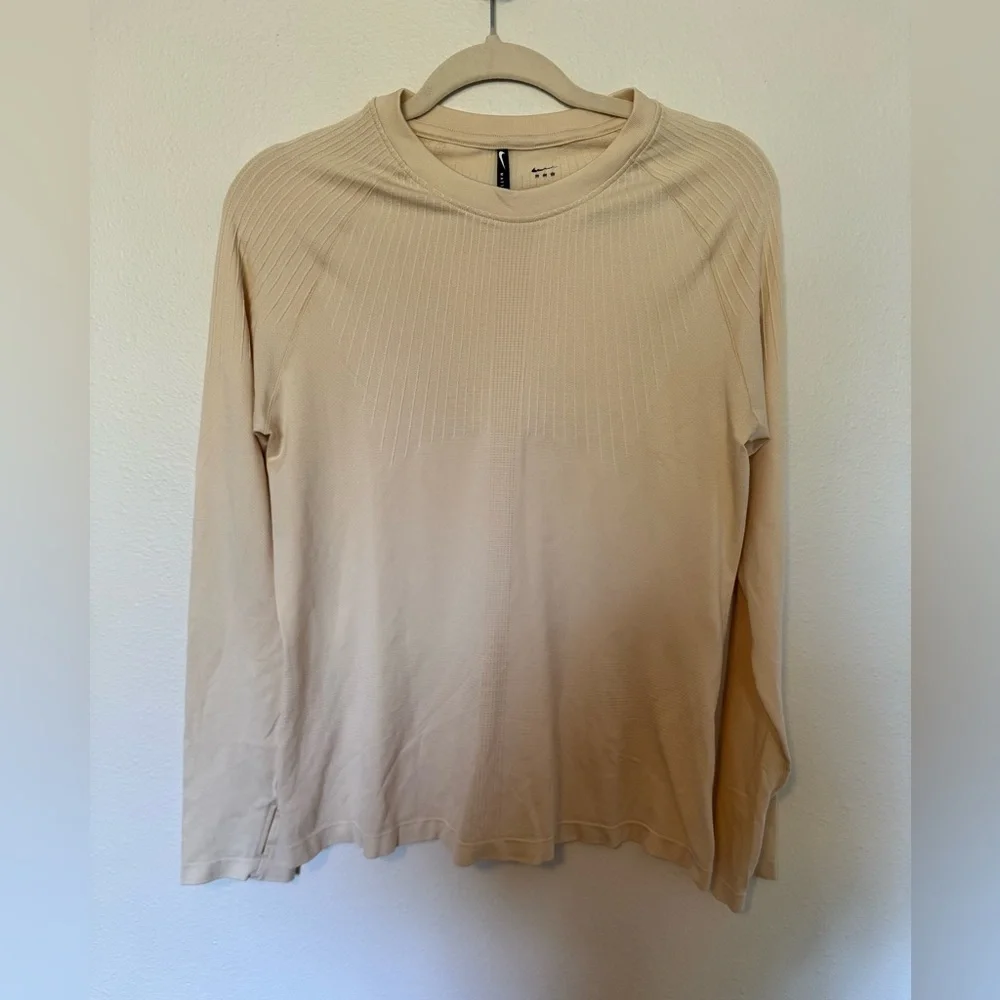 Nike x MMW Womens Athletic Yoga Top Beige Stretch EUC Size XL Long Sleeve